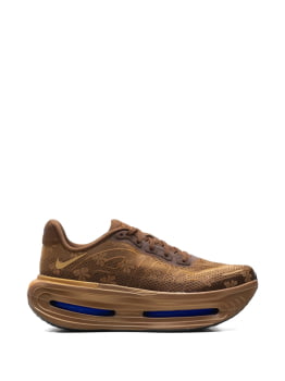 NIKE VOMERO PREMIUM FLAT STOUT